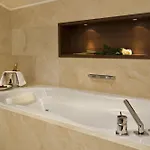 Iris Porsche & Restaurant Hotell 4*