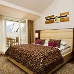 Iris Porsche & Restaurant Hotell 4*