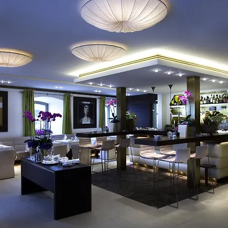 Iris Porsche & Restaurant 호텔