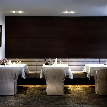 Hotell Iris Porsche & Restaurant