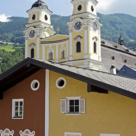 Iris Porsche & Restaurant Hotel 4*