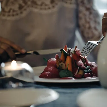 Hotel Iris Porsche & Restaurant 4*