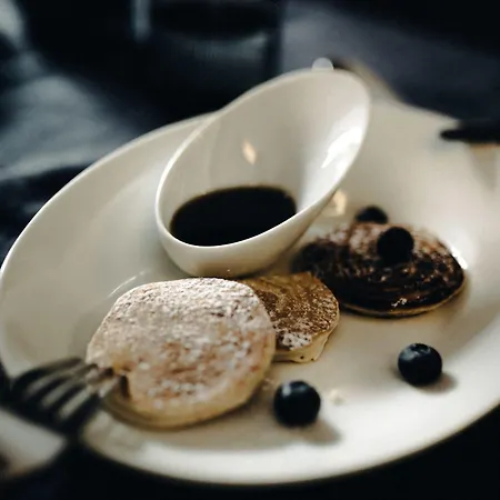 Iris Porsche & Restaurant 4* 몬드시
