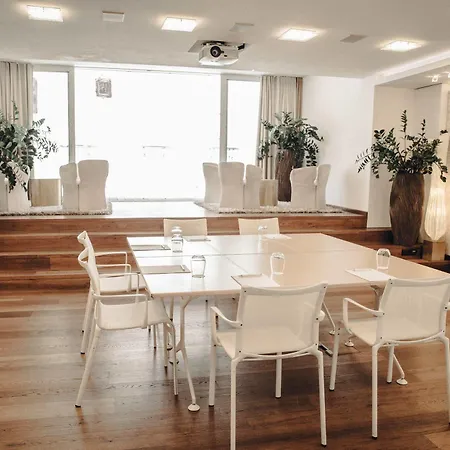 Hotel Iris Porsche & Restaurant 4*