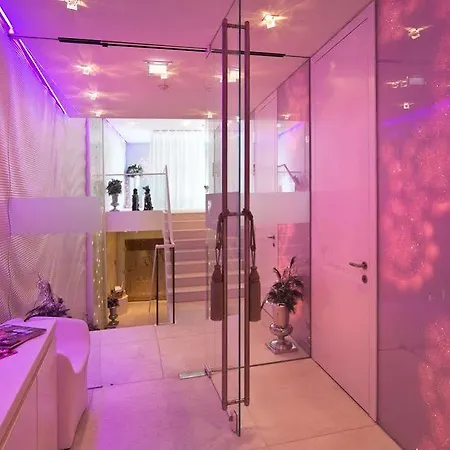 Iris Porsche & Restaurant 4* מונדסי