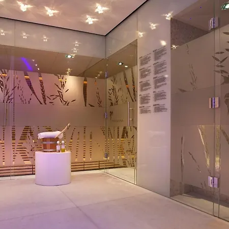 Iris Porsche & Restaurant Hotel