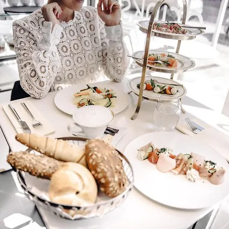 Iris Porsche & Restaurant Mondsee