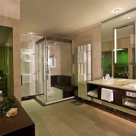 ホテル Iris Porsche & Restaurant モントゼー