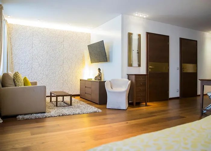 Отель Iris Porsche & Restaurant 4*