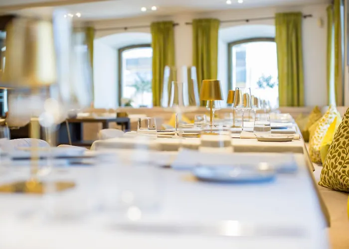 Iris Porsche & Restaurant 4*