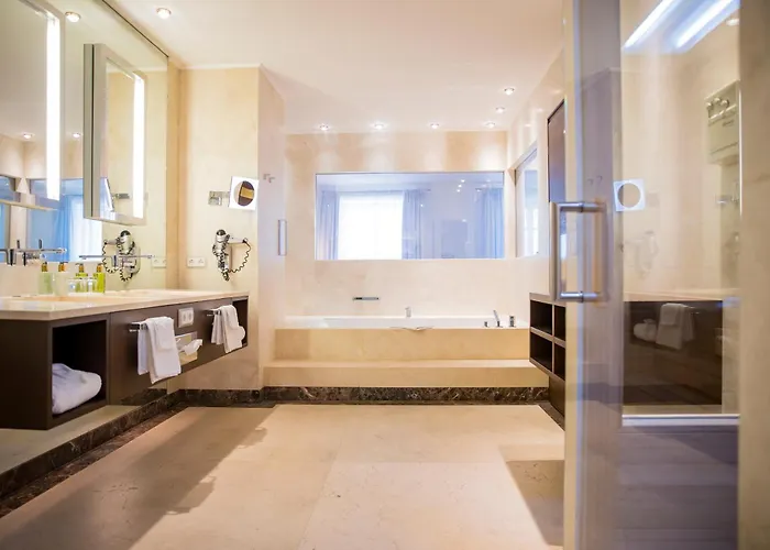 Iris Porsche & Restaurant 4*