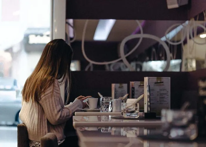 Ξενοδοχείο Iris Porsche & Restaurant 4*