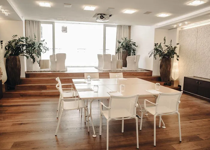 Ξενοδοχείο Iris Porsche & Restaurant 4*