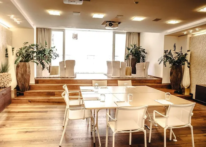 Iris Porsche & Restaurant 4*