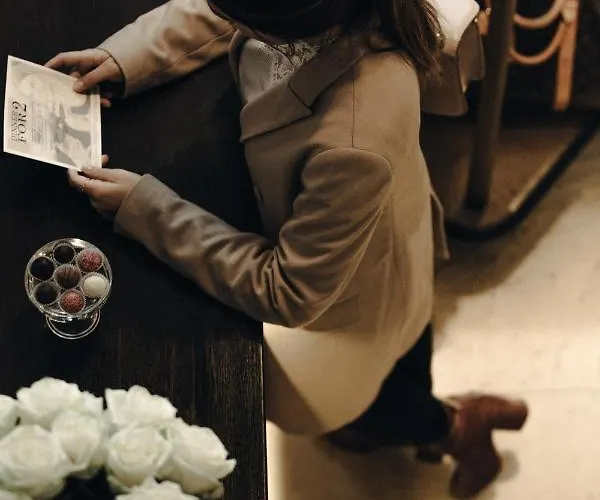 Iris Porsche & Restaurant Отель 4*