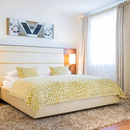 Hotel Iris Porsche & Restaurant 4*