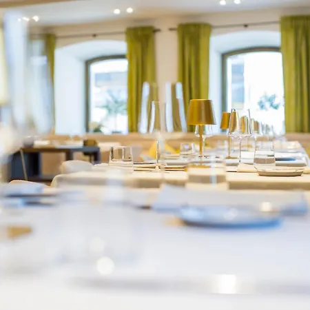 Iris Porsche & Restaurant 4*