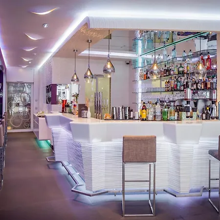Hotel Iris Porsche & Restaurant 4*