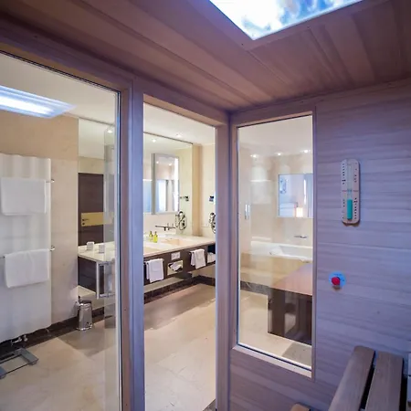 Hotel Iris Porsche & Restaurant 4*