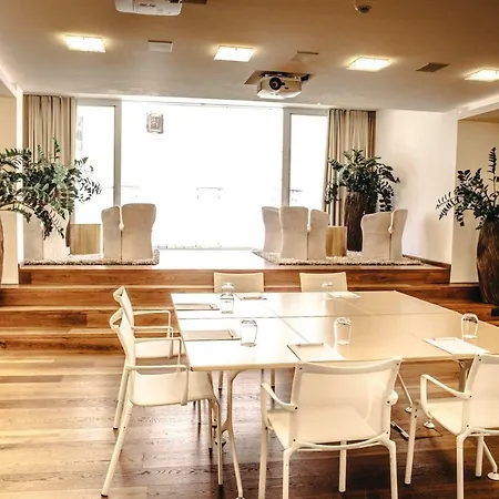 Iris Porsche & Restaurant 4*